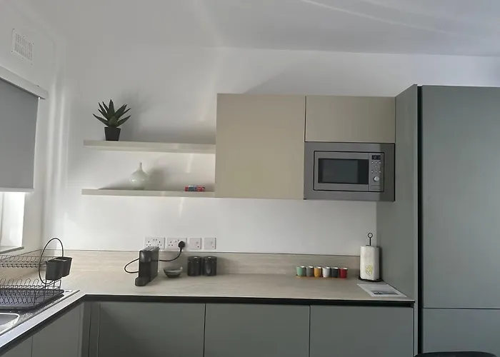 2 Bedroom Penthouse Apartment *