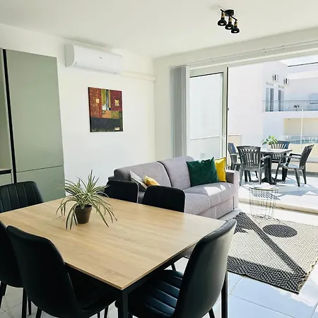 2 Bedroom Penthouse * Sliema